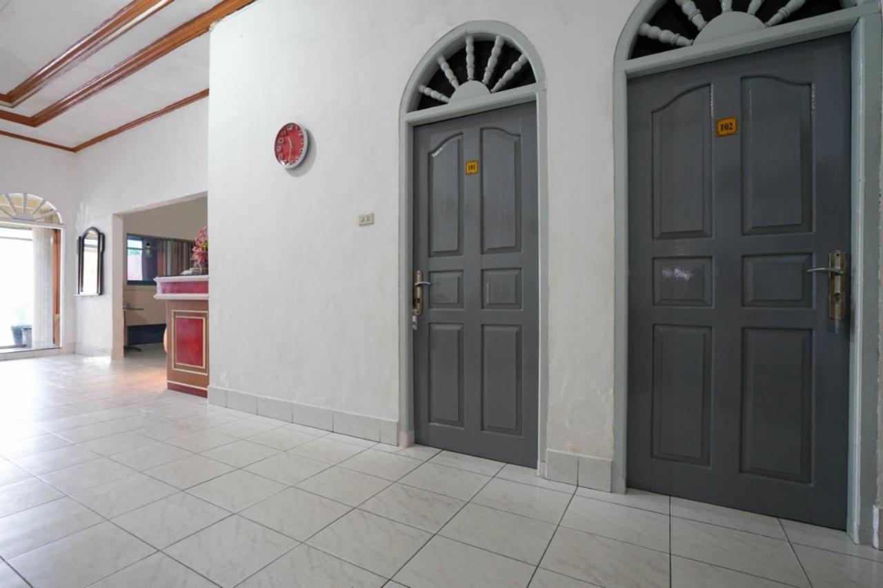 Oyo 2876 Hotel Idayu Palembang Kültér fotó