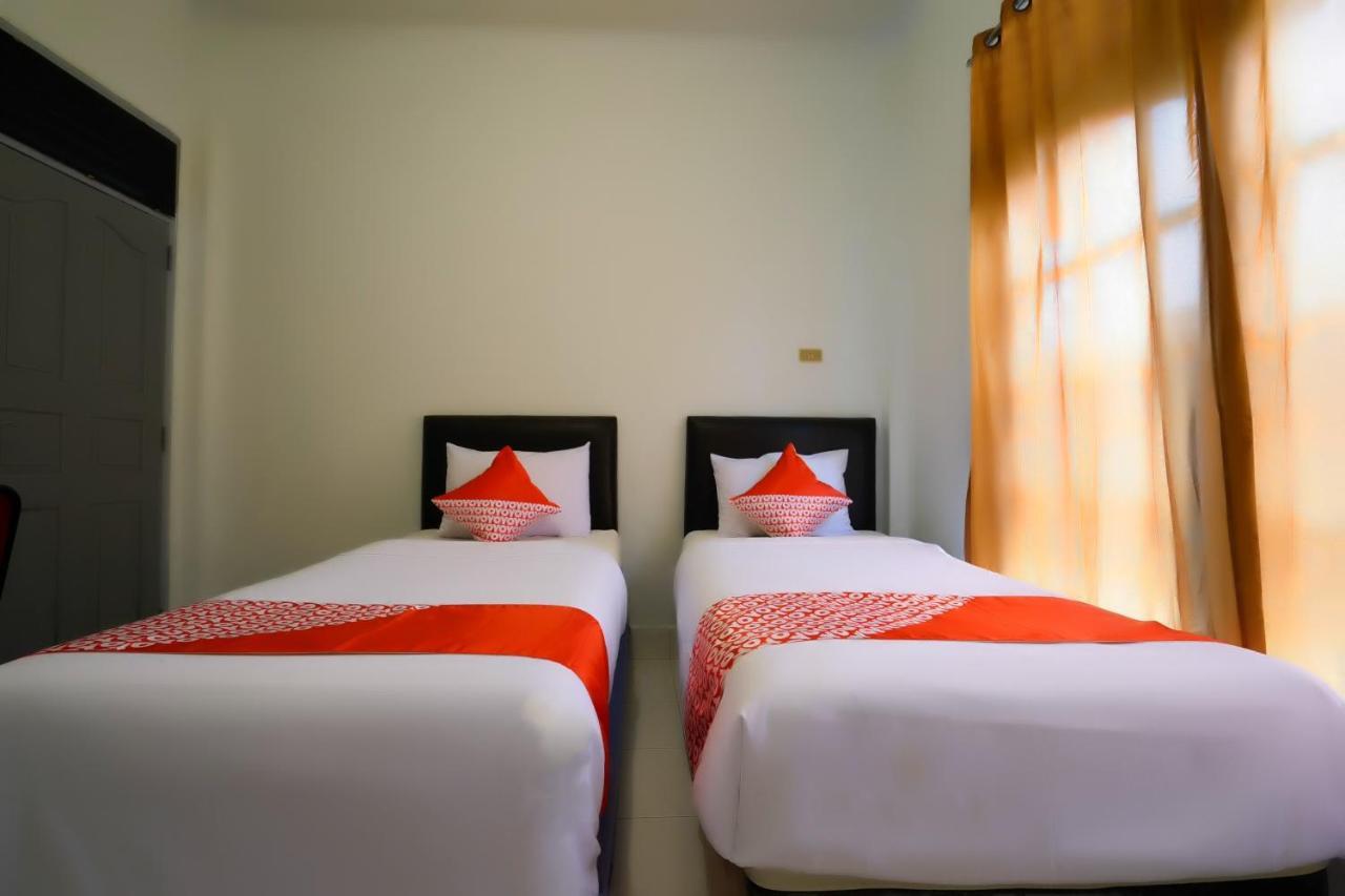 Oyo 2876 Hotel Idayu Palembang Kültér fotó